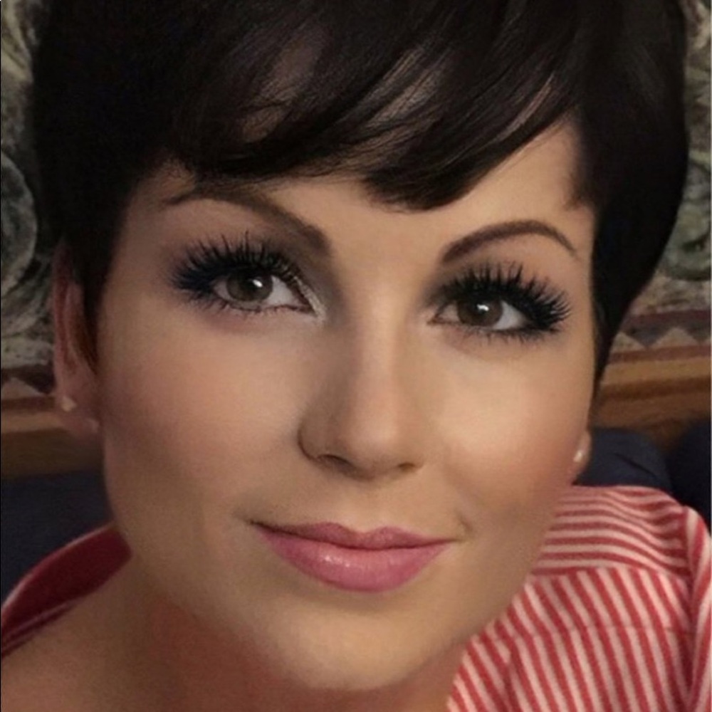 Meet your Posher, Elizabeth